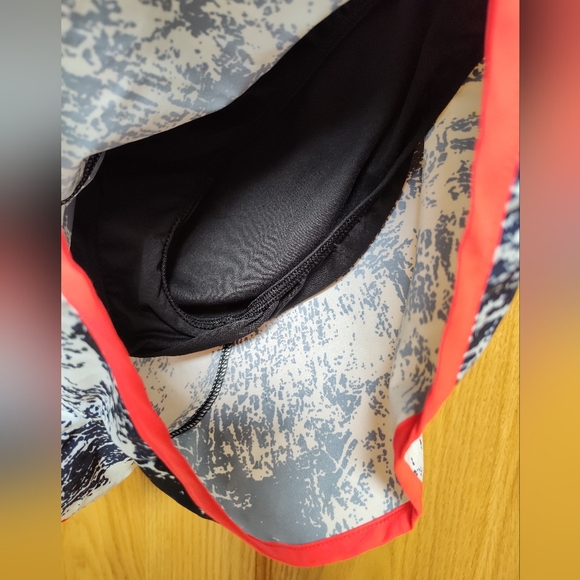 Under Armour S Launch Printed Tulip Running Shorts, Heat Gear - Picture 4 of 6